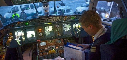 Десятки российских пилотов с недействительными дипломами остались без работы