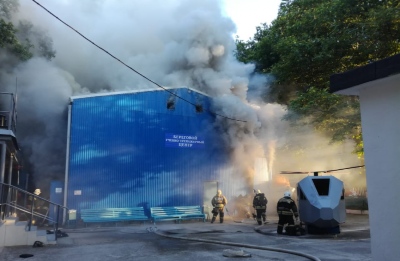 КРАСНОДАР. Причиной крупного пожара на территории Морского университета в Новороссийске стало короткое замыкание