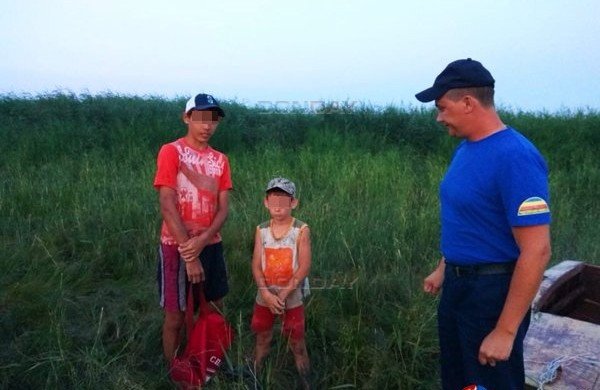 РОСТОВ. На Дону спасатели вытащили из воды двух мальчиков