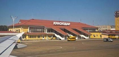 Самолет совершил жесткую посадку в Краснодаре