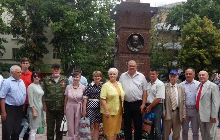 СТАВРОПОЛЬЕ.  В Ставрополе росгвардейцы приняли участие в открытии памятника сестрам милосердия