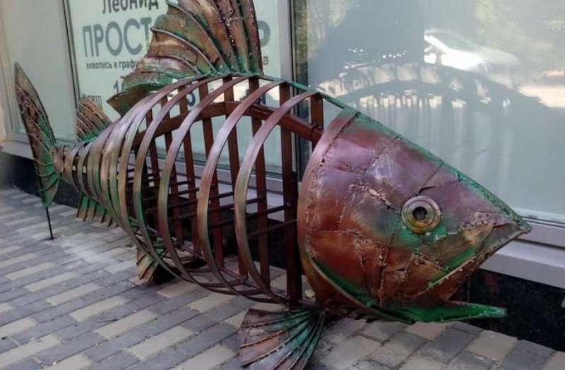 ВОЛГОГРАД. У музея Машкова поставили велопарковку в форме рыбы