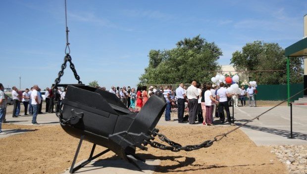 ВОЛГОГРАД. В Палласовке установили памятник строителям оросительной системы
