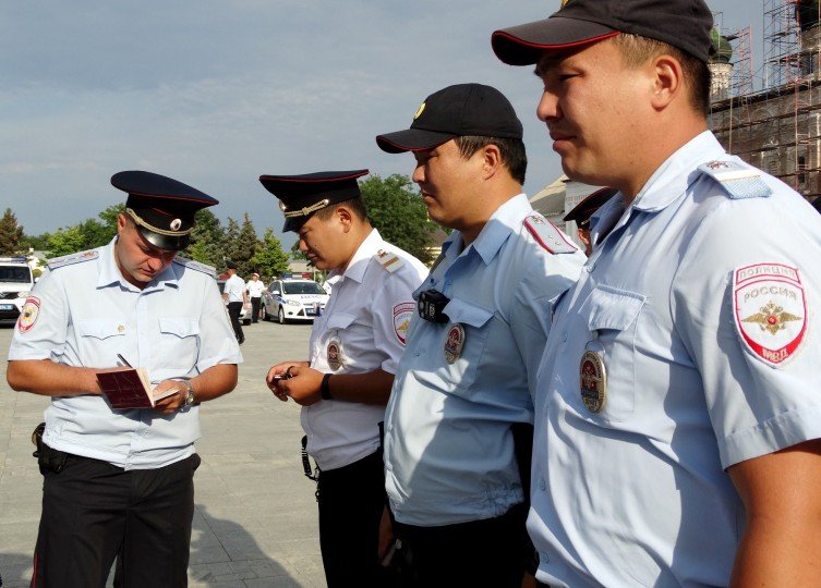АСТРАХАНЬ. В Астрахани состоялся гарнизонный развод городской полиции
