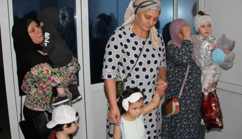 ЧЕЧНЯ. 9 детей возвращены на родину - в Чечню из иракских тюрем