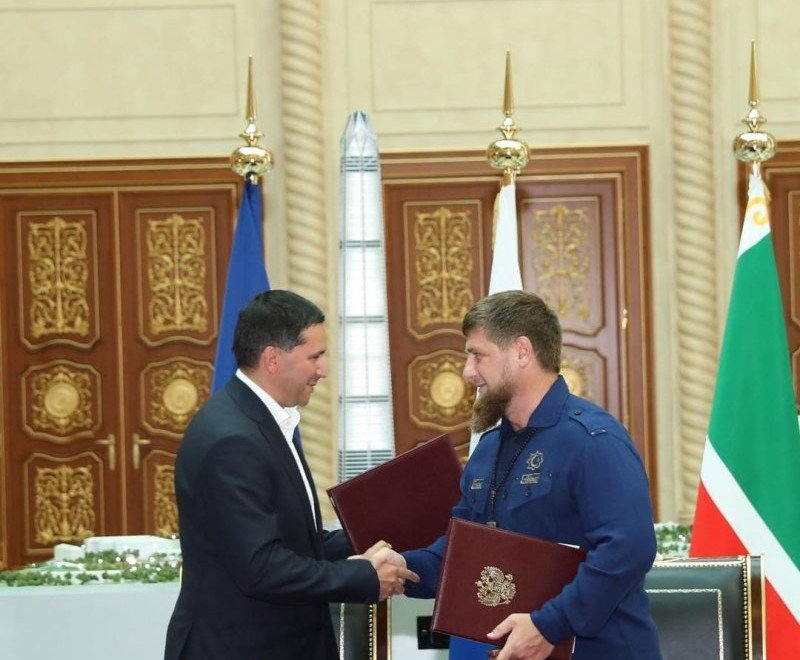 ЧЕЧНЯ. Глава Чечни поздравил с днем рождения министра природных ресурсов и экологии РФ Дмитрия Кобылкина