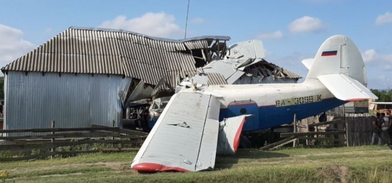 ЧЕЧНЯ. Легкомоторный самолет упал на частный дом в Шелковском районе Чечни