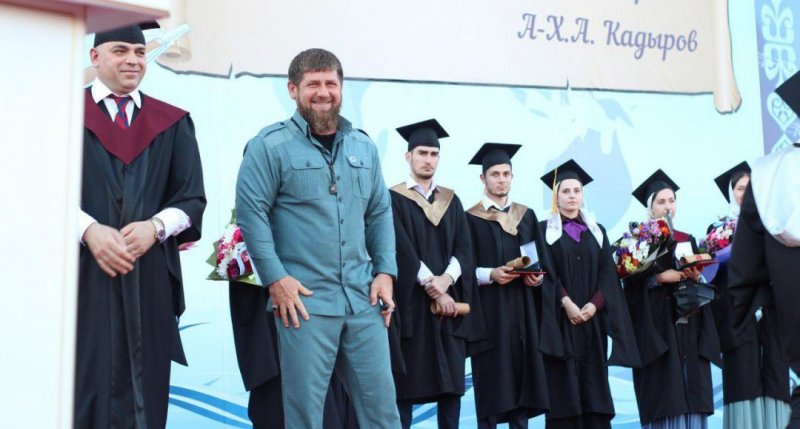 ЧЕЧНЯ. Рамзан Кадыров вручил дипломы выпускникам ЧГУ