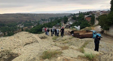 ДАГЕСТАН. Активисты Народного фронта Дагестана провели экоакцию на скале Кавалер-Батарея в Буйнакске