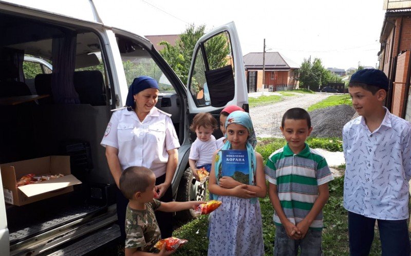 ИНГУШЕТИЯ. Дорожные полицейские присоединились к акции в поддержку 7-летней Аиши Ажиговой