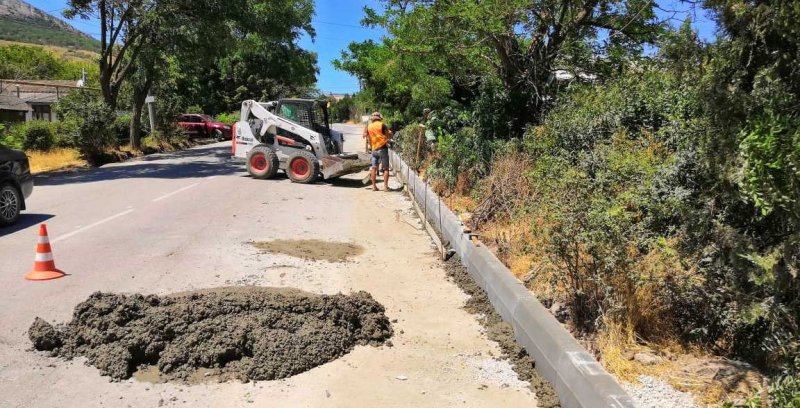 КРЫМ. Подрядчик приступил к ремонту участка дороги в границах Коктебеле