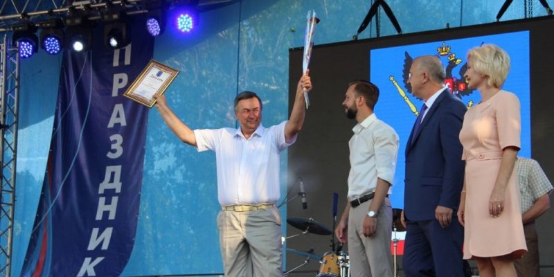 КРЫМ. В честь Дня города феодосийцам вручены награды, дипломы и квартиры