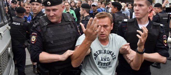Навального арестовали на 10 суток из-за акции в поддержку Голунова