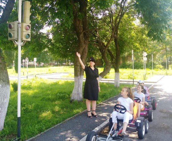 С. ОСЕТИЯ. Сотрудники УГИБДД Северной Осетии провели занятие в детском автогородке