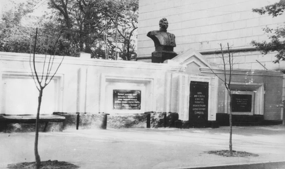 ЧЕЧНЯ. А знаете ли вы, что в Грозном дважды сносили памятник Ермолову?