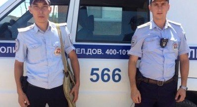 АСТРАХАНЬ. В Астрахани полицейский вывел двухлетнюю девочку и её маму из пожара
