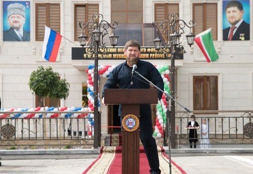 ЧЕЧНЯ. Глава Чечни поздравил россиян с Днем государственного флага