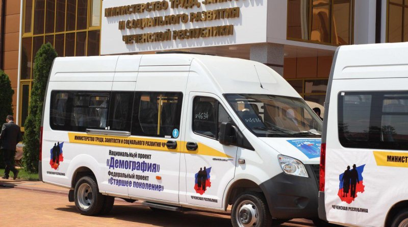 ЧЕЧНЯ. Комплексным центрам соцобслуживания Чечни передано 15 новых микроавтобусов