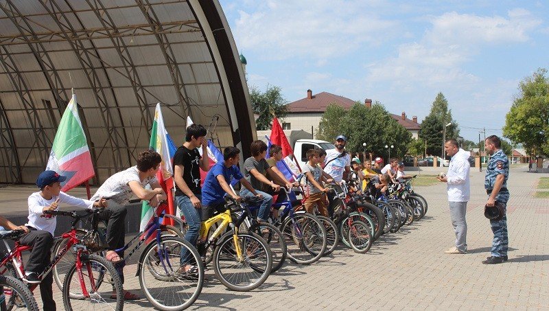 ЧЕЧНЯ. Молодежь Наурского района приняла участие в велопробеге