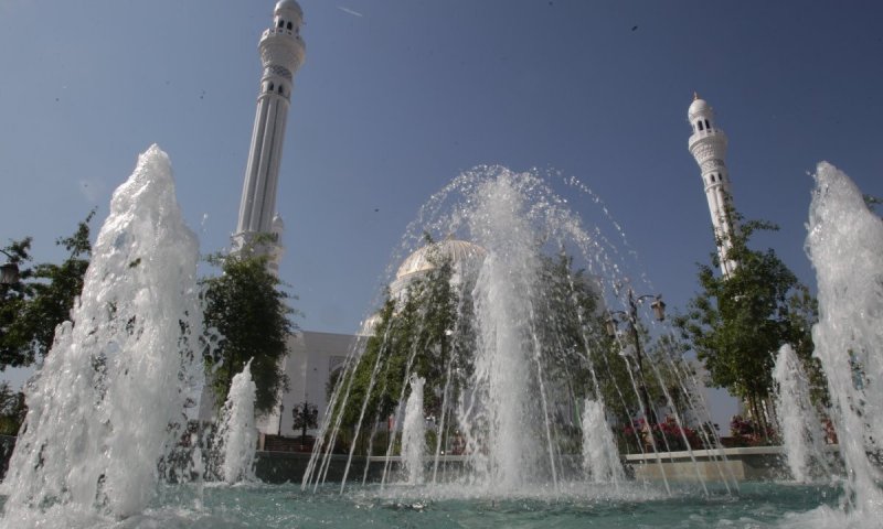 ЧЕЧНЯ. Руководитель Минкавказа РФ С. Чеботарев заявил, что открытие мечети «Гордость мусульман» знаковое событие