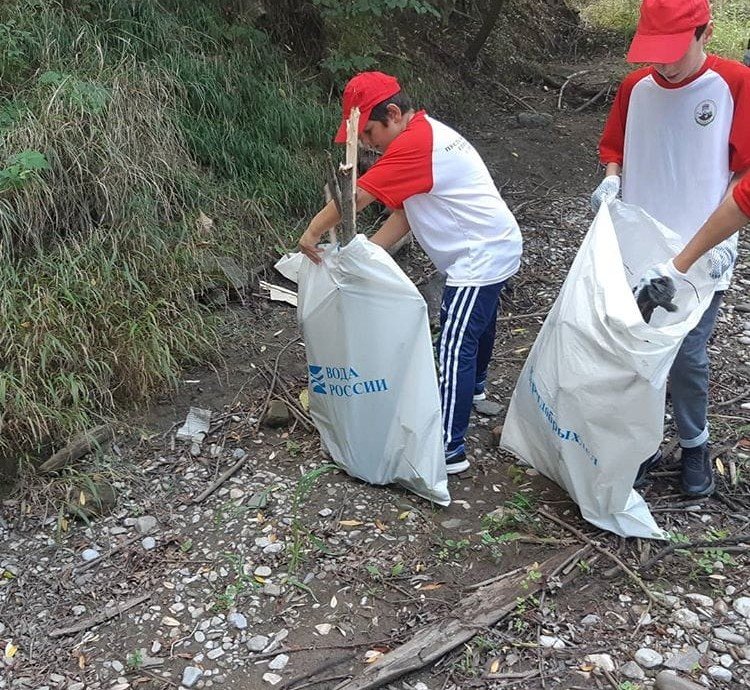 ЧЕЧНЯ. В Чечне очищают берега рек от бытового мусора
