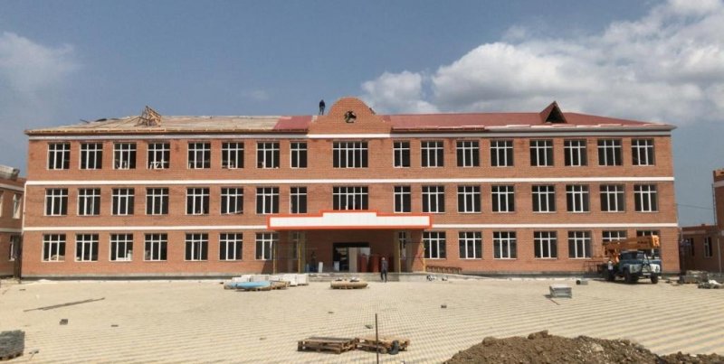 ЧЕЧНЯ. В Курчалоевском районе Чеченской Республики продолжается строительство школы на 720 ученических мест.