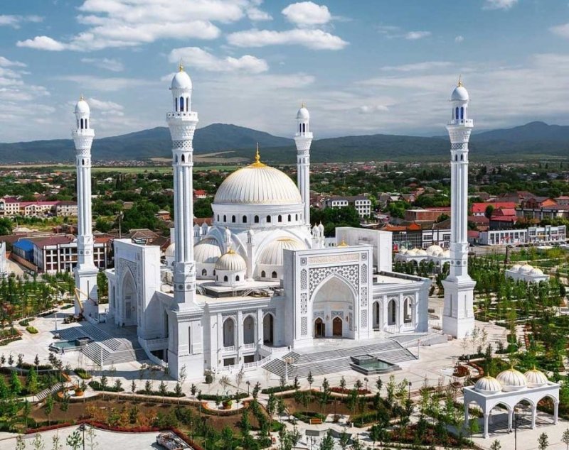 ЧЕЧНЯ. Выяснилось: Уникальные росписи в мечети г. Шали наносили мастера из Узбекистана