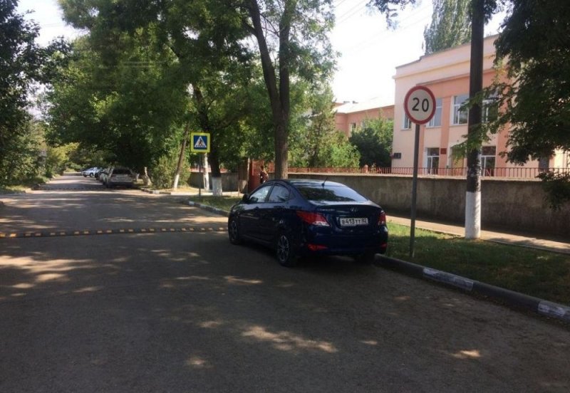 КРЫМ. К 1 сентября возле гимназии №9 в Симферополе завершится обустройство пешеходного перехода
