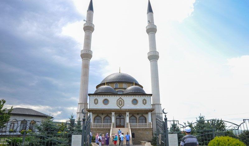 КРЫМ. Под Симферополем открыли единственную в Крыму мечеть с двумя минаретами