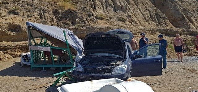 КРЫМ. В городе Судак автомобиль совершил падение со склона на пляж