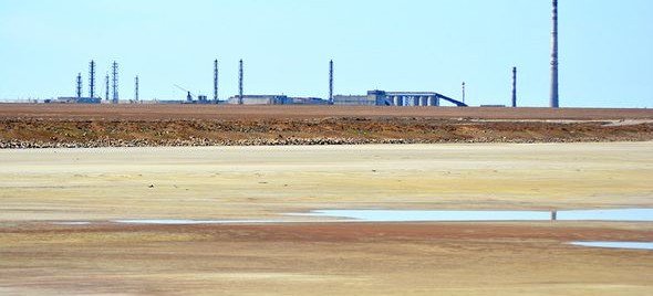 КРЫМ. Завод «Титан» на севере Крыма остановил работу цеха из-за выброса