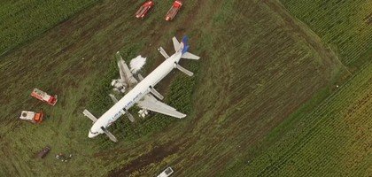 Опубликована расшифровка переговоров пилотов севшего на кукурузном поле Airbus