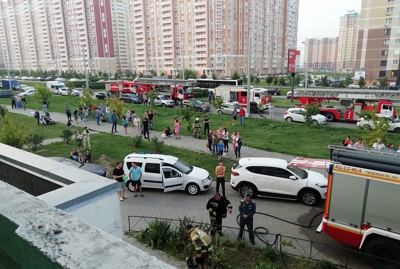 РОСТОВ. В лифте ростовской многоэтажки загорелся кабель, эвакуировали 72 человека