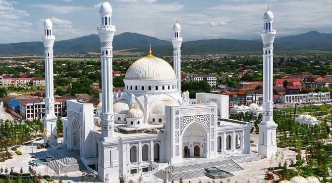 Самая большая в Европе мечеть открылась в Чечне