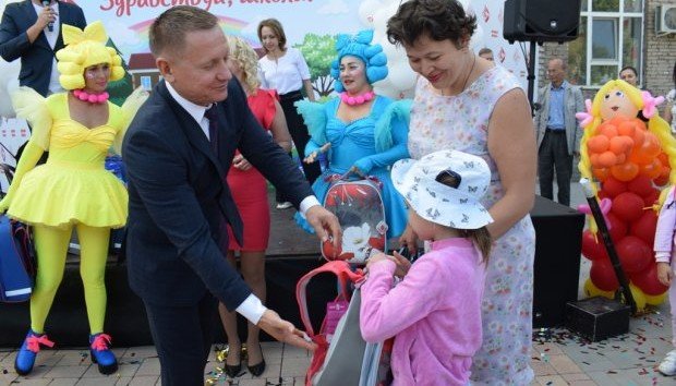 ВОЛГОГРАД. На «Красном Октябре» поздравили первоклашек – детей заводчан
