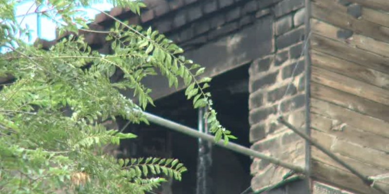 АСТРАХАНЬ. Астраханские полицейские спасли из горящей многоэтажки 2-летнюю девочку