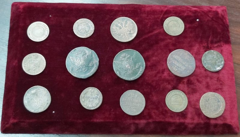 АСТРАХАНЬ. Астраханские таможенники передали старинные монеты в краеведческий музей