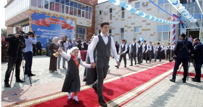 ЧЕЧНЯ. Глава Чечни сделал напутствие ученикам Центра образования имени А-Х. Кадырова