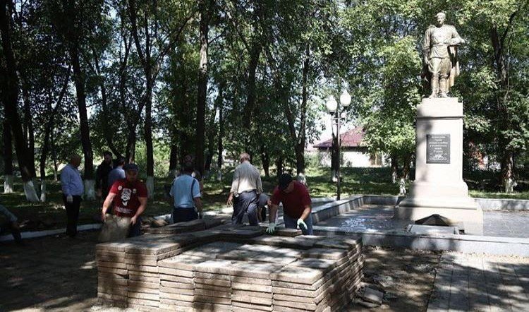 ЧЕЧНЯ. В Cтаропромысловском районе Грозного начата реконструкция сквера «Неизвестному солдату»