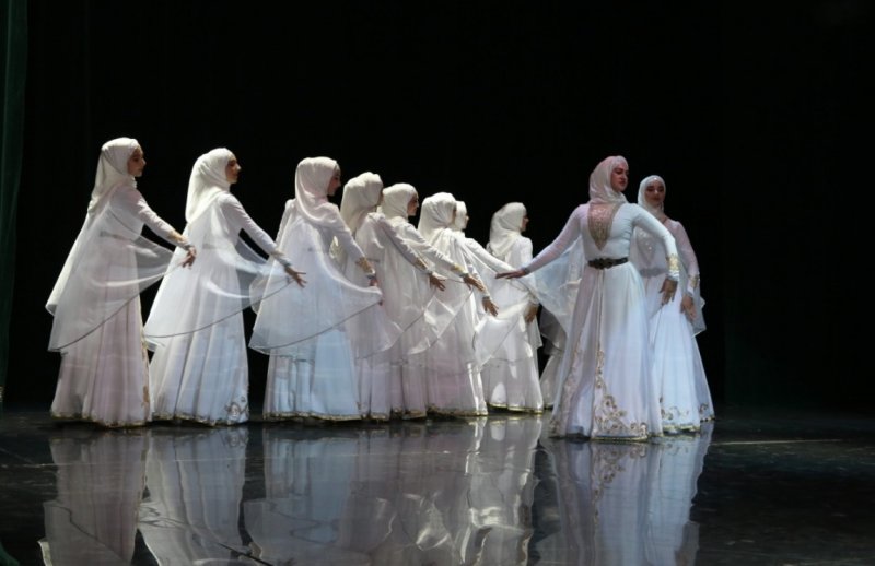 ЧЕЧНЯ. В преддверии Дня чеченской женщины в ДК им. Ш. Эдисултанова прошел праздничный концерт