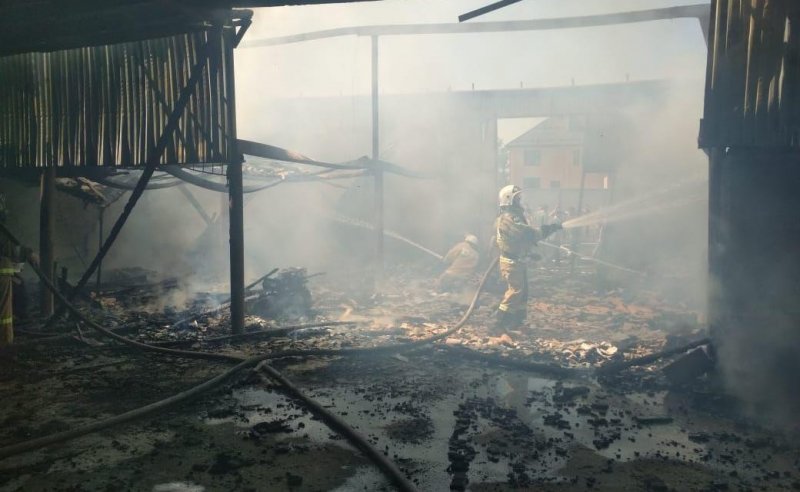 ЧЕЧНЯ. В селе Гойты вспыхнул пожар в мебельном складе