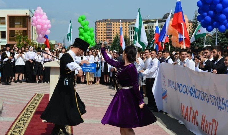 ИНГУШЕТИЯ. Более 1 тыс. первокурсников приняли участие в параде российского студенчества в Ингушетии