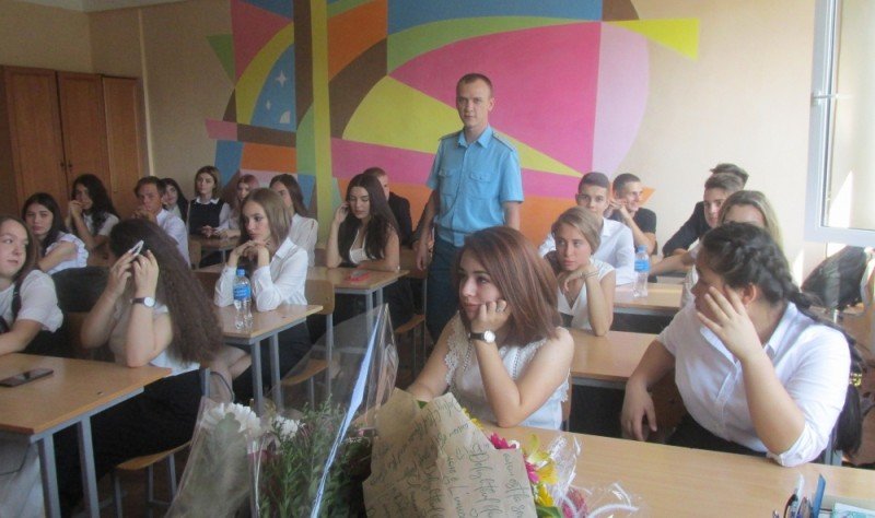 КРЫМ. Крымские спасатели проводят уроки безопасности для школьников