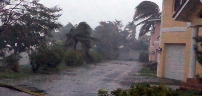 На Багамах 5 человек погибли от разрушительного урагана «Дориан»
