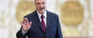 Публика встретила Армена Джигарханяна громкими аплодисментами на премьере комедии «Тетка Чарли»