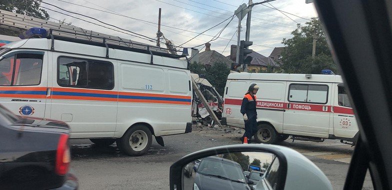 РОСТОВ. Очевидцы: в Ростове произошло ДТП с участием машины скорой помощи