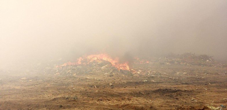 РОСТОВ. В Волгодонске тушат пожар на мусорном полигоне