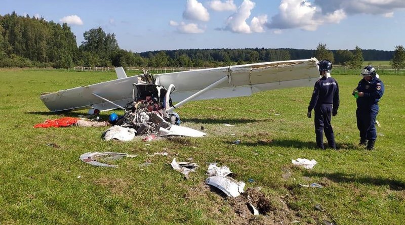 В Подмосковье самолет совершил жесткую посадку: погиб пилот