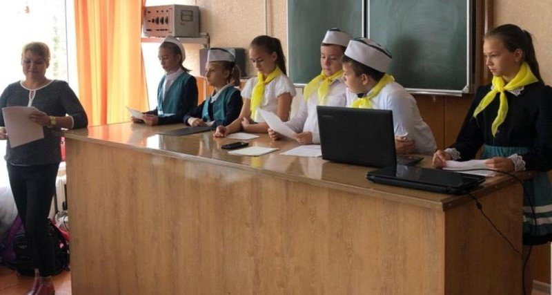 АДЫГЕЯ. В Адыгее школьники с полицейскими повторяют дорожные правила с помощью квест-игры