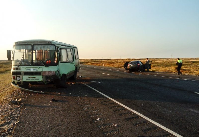 АСТРАХАНЬ. Автобус и легковая машина столкнулись на трассе Тамбов-Волгоград-Астрахань, есть пострадавшие